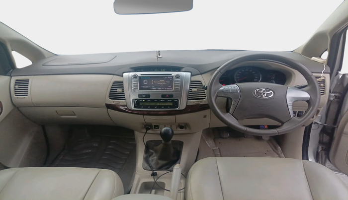 2014 Toyota Innova 2.5 VX 8 STR, Diesel, Manual, 1,49,111 km, interior