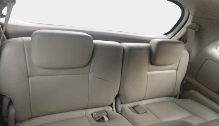 2014 Toyota Innova 2.5 VX 8 STR, Diesel, Manual, 1,49,111 km, interior