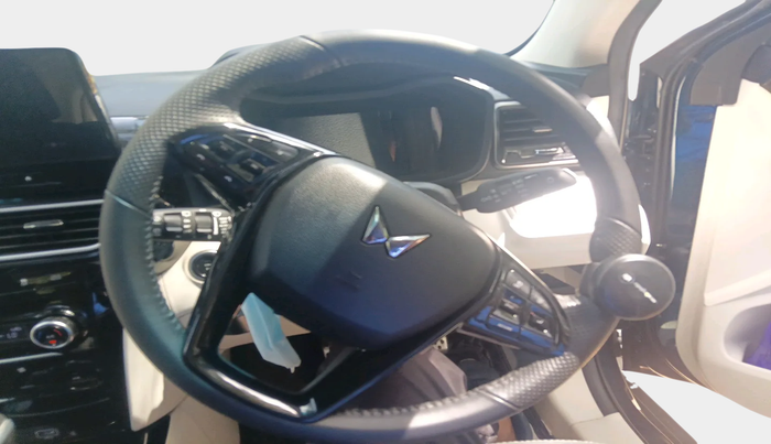 2024 Mahindra XUV 3XO AX5L 1.2 TGDi AT, Petrol, Automatic, 26,770 km, interior