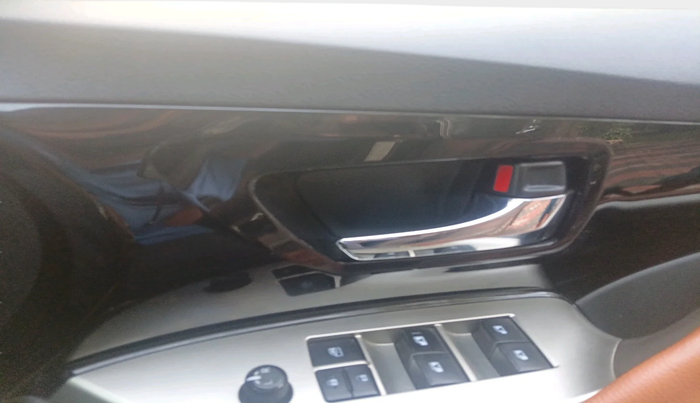 2017 Toyota Innova Crysta 2.4 VX 7 STR, Diesel, Manual, 1,02,298 km, interior