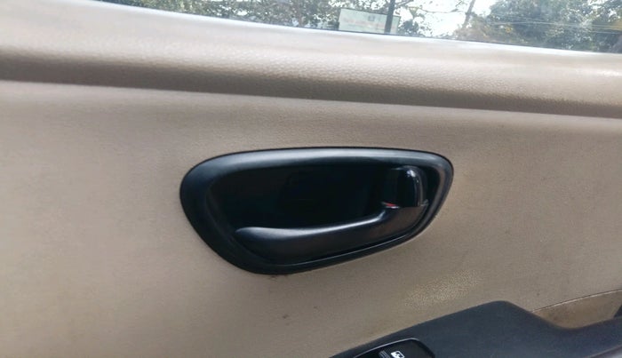 2011 Hyundai i10 ERA 1.1, Petrol, Manual, 1,28,742 km, interior