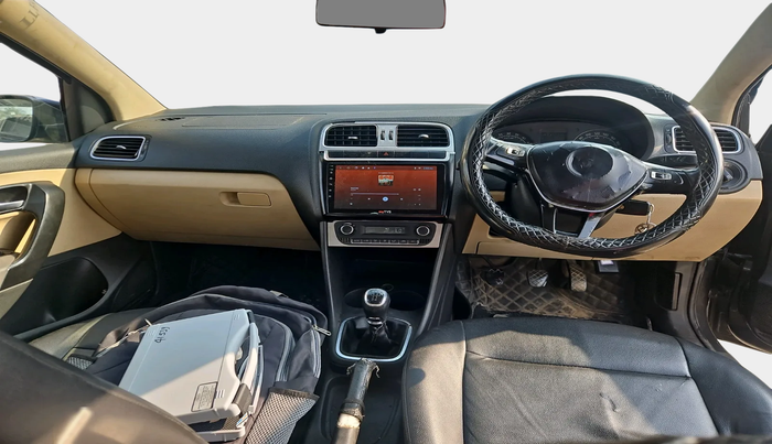 2014 Volkswagen Polo HIGHLINE1.5L, Diesel, Manual, 1,15,520 km, interior