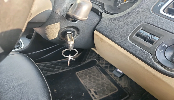 2014 Volkswagen Polo HIGHLINE1.5L, Diesel, Manual, 1,15,520 km, interior