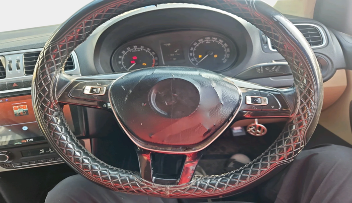 2014 Volkswagen Polo HIGHLINE1.5L, Diesel, Manual, 1,15,520 km, interior