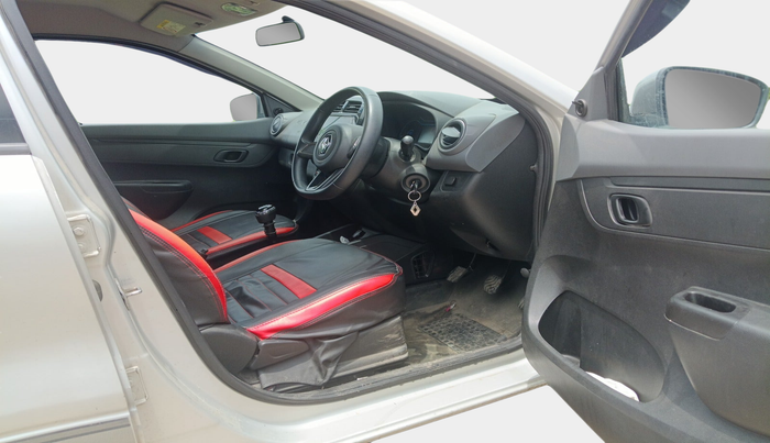 2021 Renault Kwid RXT 1.0 (O), Petrol, Manual, 65,852 km, interior