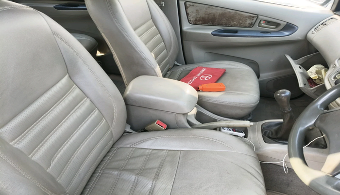 2012 Toyota Innova GX 2.5 7 STR, Diesel, Manual, 2,27,723 km, interior