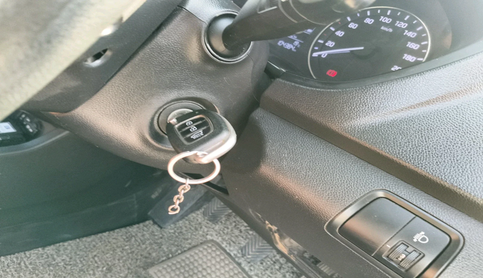 2017 Hyundai Elite i20 ASTA 1.2 DUAL TONE, Petrol, Manual, 1,04,384 km, interior