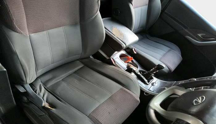 2014 Mahindra XUV500 W6, Diesel, Manual, 1,03,776 km, interior