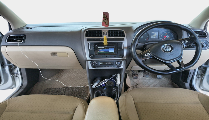 2016 Volkswagen Vento HIGHLINE DIESEL 1.5, Diesel, Manual, 1,12,585 km, interior