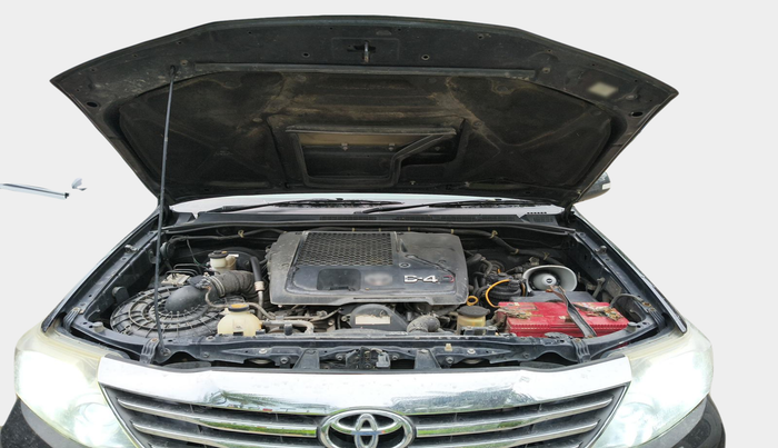 2013 Toyota Fortuner 3.0 4X2 AT, Diesel, Automatic, 92,132 km, exterior