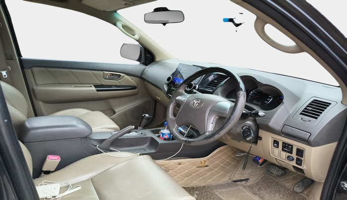 2013 Toyota Fortuner 3.0 4X2 AT, Diesel, Automatic, 92,132 km, interior
