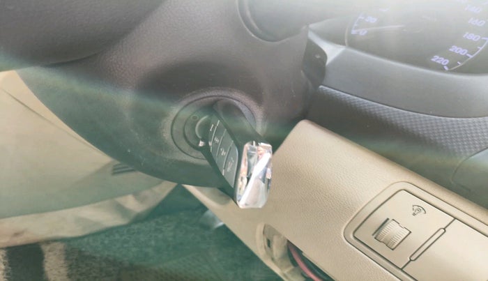 2011 Hyundai Verna FLUIDIC 1.6 CRDI SX, Diesel, Manual, 73,139 km, interior