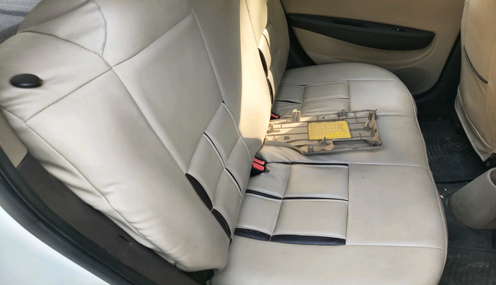 2011 Hyundai i20 MAGNA 1.2, Petrol, Manual, 32,885 km, interior