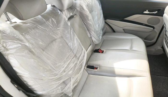 2021 Mahindra XUV300 W8 (O) 1.2 PETROL, Petrol, Manual, 41,711 km, interior