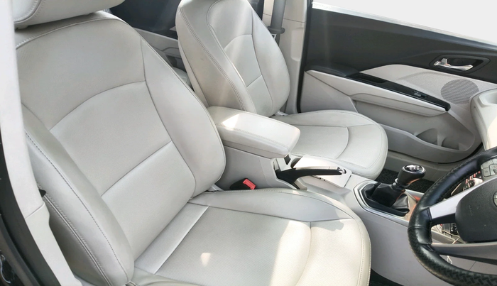 2021 Mahindra XUV300 W8 (O) 1.2 PETROL, Petrol, Manual, 41,711 km, interior