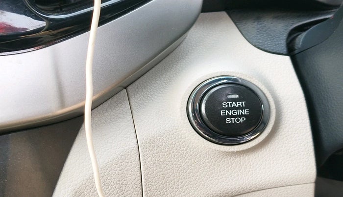 2021 Mahindra XUV300 W8 (O) 1.2 PETROL, Petrol, Manual, 41,711 km, interior