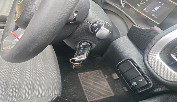 2020 KIA SONET HTK PLUS 1.0 IMT, Petrol, Manual, 1,05,000 km, interior