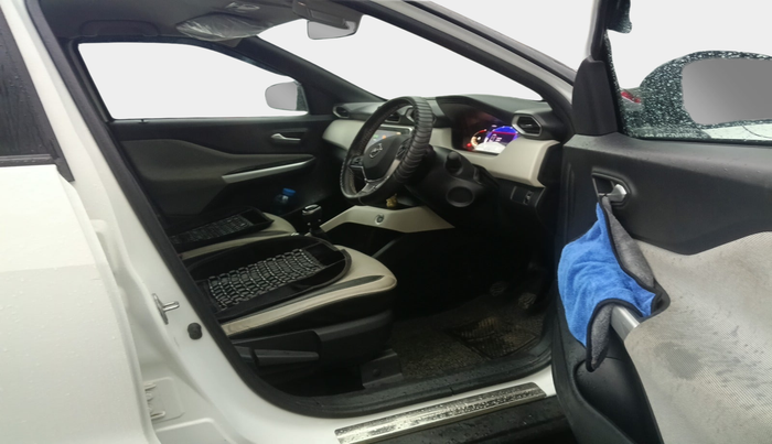 2022 Nissan MAGNITE XV MT, Petrol, Manual, 8,543 km, interior