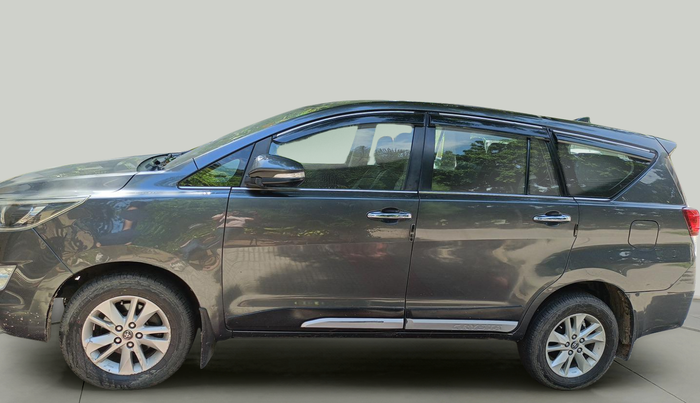 2017 Toyota Innova Crysta 2.4 VX 7 STR, Diesel, Manual, 1,35,664 km, exterior