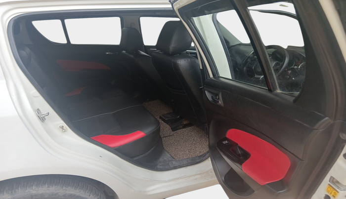 2014 Maruti Swift ZDI, Diesel, Manual, 1,18,449 km, interior
