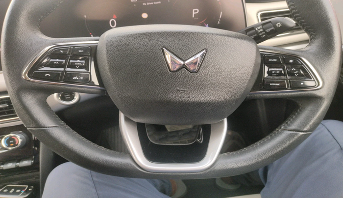 2025 Mahindra XUV700 AX 7 D AT 7 STR, Diesel, Automatic, 7,030 km, interior