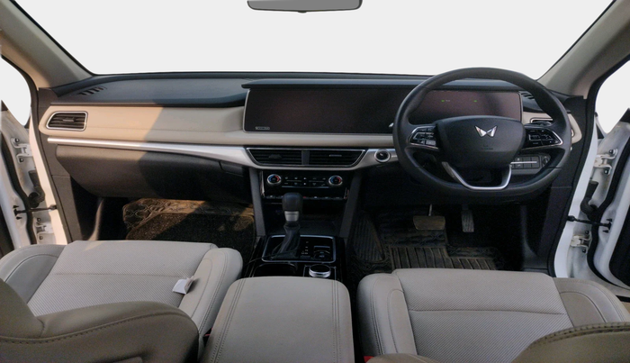 2025 Mahindra XUV700 AX 7 D AT 7 STR, Diesel, Automatic, 7,030 km, interior