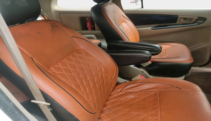 2014 Toyota Innova 2.5 G 7 STR, Diesel, Manual, 2,66,352 km, interior
