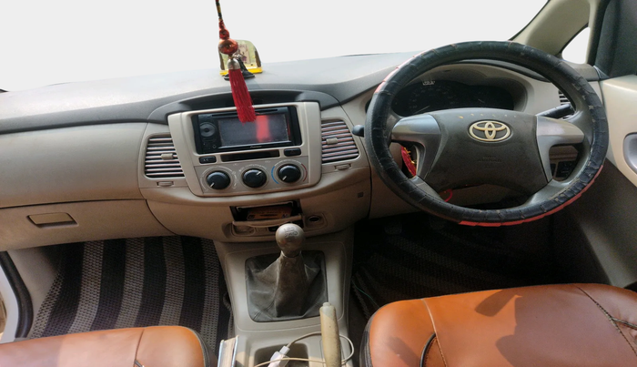 2014 Toyota Innova 2.5 G 7 STR, Diesel, Manual, 2,66,352 km, interior