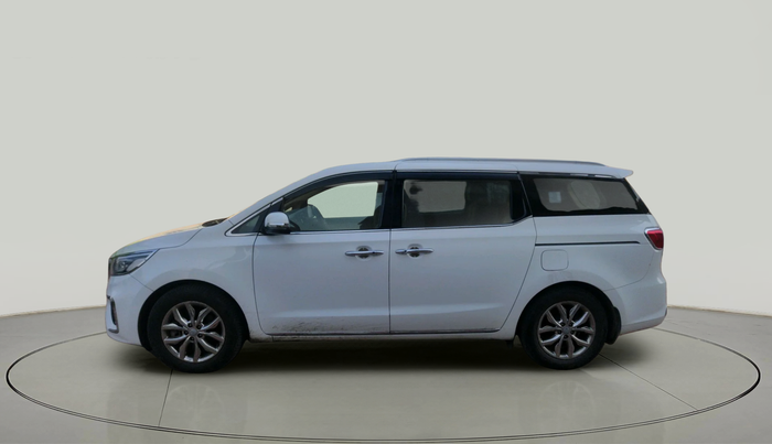 2020 KIA CARNIVAL LIMOUSINE 2.2 7 STR, Diesel, Automatic, 1,30,398 km, exterior