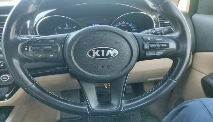 2020 KIA CARNIVAL LIMOUSINE 2.2 7 STR, Diesel, Automatic, 1,30,398 km, interior