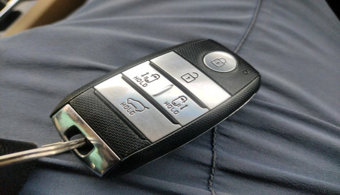 2020 KIA CARNIVAL LIMOUSINE 2.2 7 STR, Diesel, Automatic, 1,30,398 km, interior