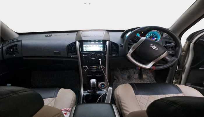 2020 Mahindra XUV500 W7, Diesel, Manual, 88,918 km, interior