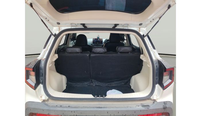 2024 Mahindra XUV 3XO AX5L 1.2 TGDi AT, Petrol, Automatic, 12,649 km, exterior