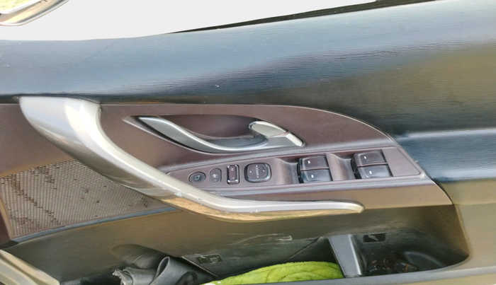 2012 Mahindra XUV500 W8, Diesel, Manual, 1,94,852 km, interior