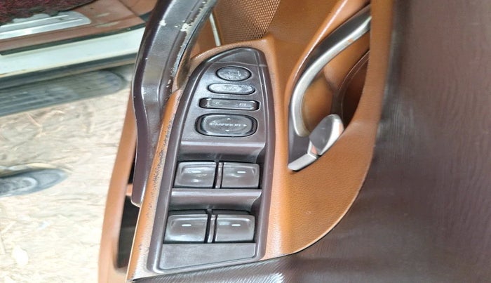 2014 Mahindra XUV500 W6, Diesel, Manual, 1,08,024 km, interior