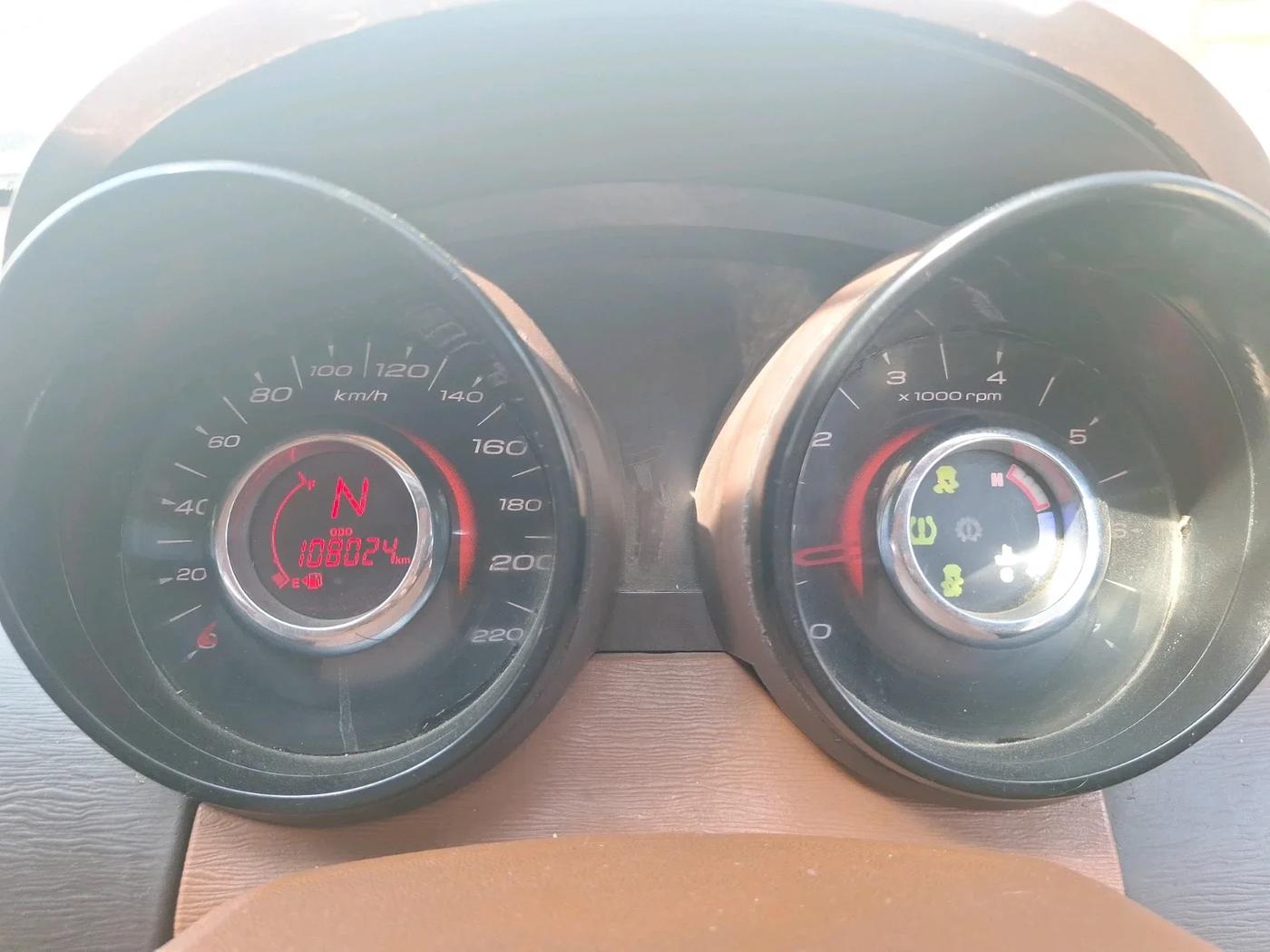 2014 Mahindra XUV500 W6, Diesel, Manual, 1,08,024 km, interior