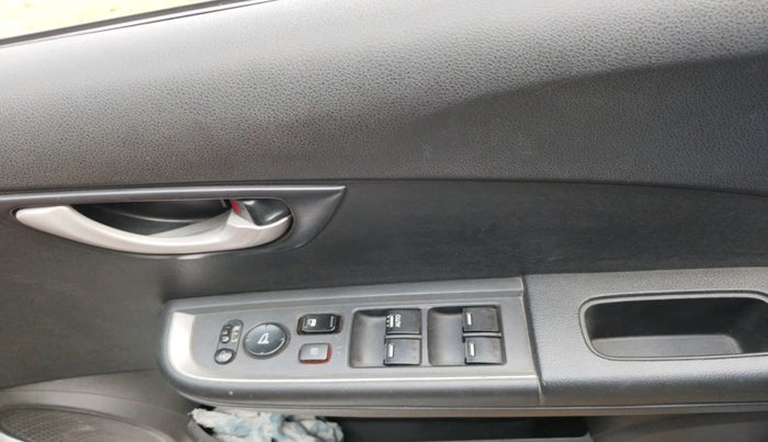 2016 Honda BR-V 1.5L I- DTEC VX, Diesel, Manual, 1,00,503 km, interior