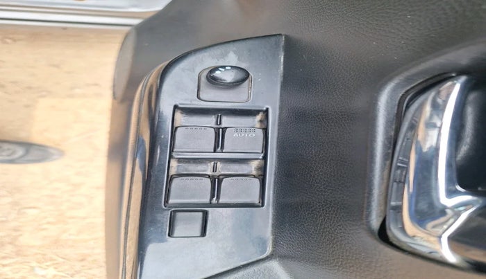 2015 Maruti Wagon R Stingray VXI, Petrol, Manual, 1,92,280 km, interior