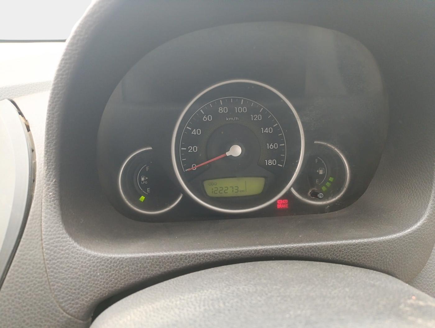 2015 Hyundai Eon MAGNA + LPG, Petrol, Manual, 1,22,273 km, interior