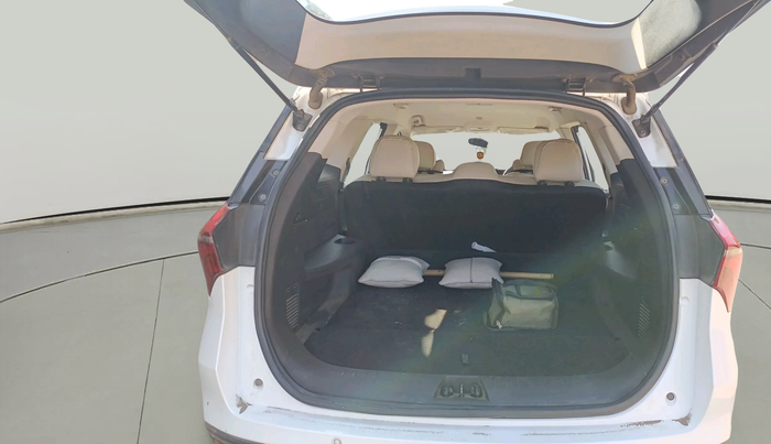 2022 Mahindra XUV700 MX D MT 5 STR, Diesel, Manual, 1,13,689 km, exterior