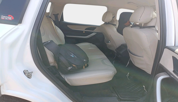 2022 Mahindra XUV700 MX D MT 5 STR, Diesel, Manual, 1,13,689 km, interior