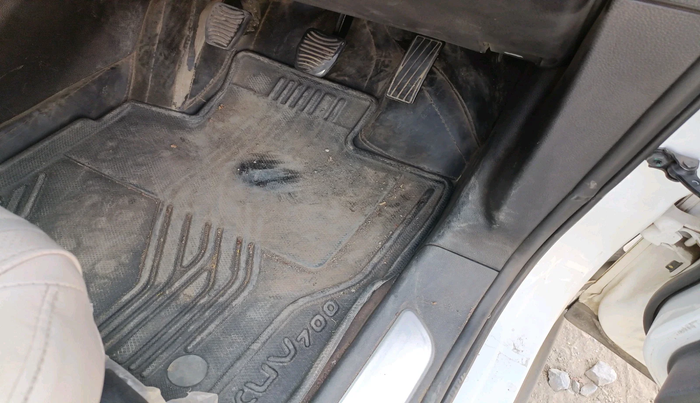 2022 Mahindra XUV700 MX D MT 5 STR, Diesel, Manual, 1,13,689 km, interior