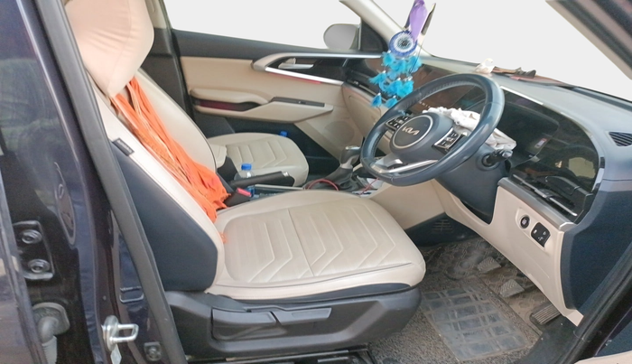 2023 KIA CARENS LUXURY PLUS 1.4 PETROL 7 STR, Petrol, Manual, 68,478 km, interior