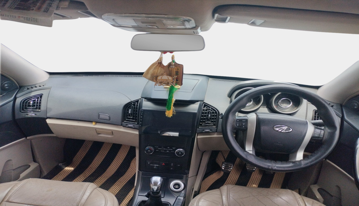 2016 Mahindra XUV500 W10, Diesel, Manual, 1,66,741 km, interior