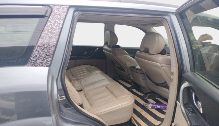 2016 Mahindra XUV500 W10, Diesel, Manual, 1,66,741 km, interior