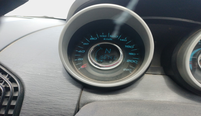 2016 Mahindra XUV500 W10, Diesel, Manual, 1,66,741 km, interior