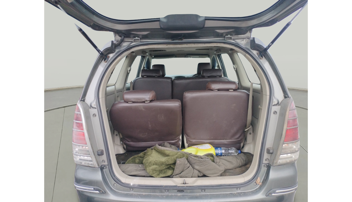 2011 Toyota Innova V 2.5 8 STR, Diesel, Manual, 1,61,722 km, exterior