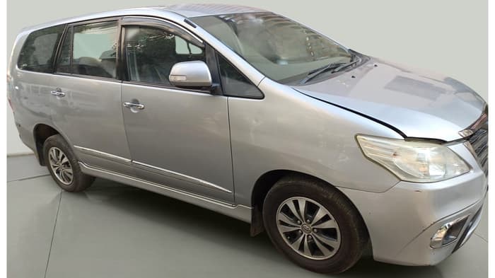 2015 Toyota Innova 2.5 VX 8 STR, Diesel, Manual, 6,35,000 km, exterior