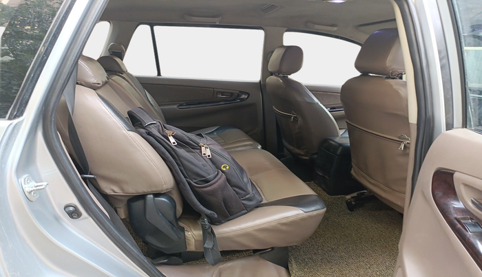 2015 Toyota Innova 2.5 VX 8 STR, Diesel, Manual, 1,97,039 km, interior