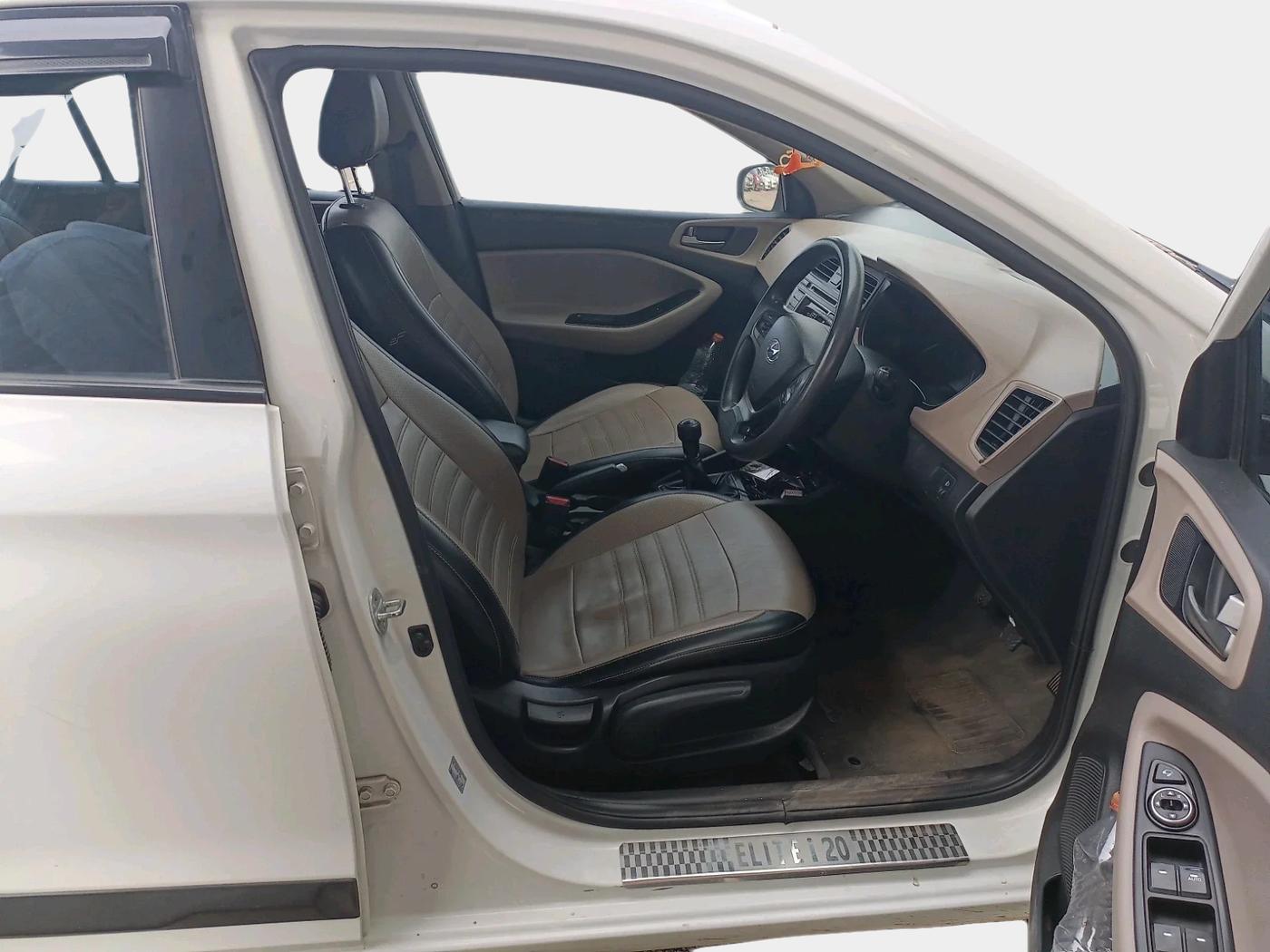 2015 Hyundai Elite i20 SPORTZ 1.2 (O), Petrol, Manual, 93,687 km, interior